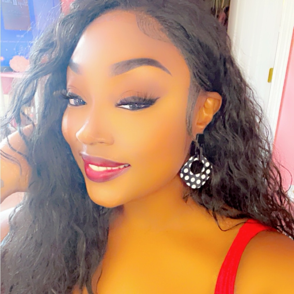 Meet your Posher, Ebony